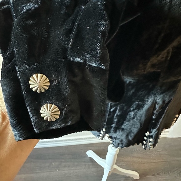 VINTAGE BMW designs velvet top/blazer - Picture 4 of 8